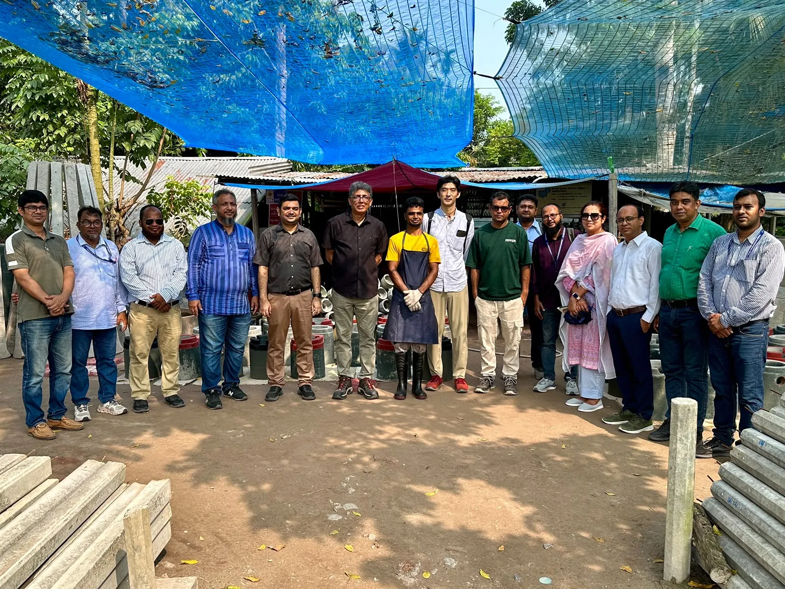 বাগেরহাটে পরিবেশবান্ধব নির্মান সামগ্রী পরিদর্শনে বিশ্ব ব্যাংকের প্রতিনিধি দল